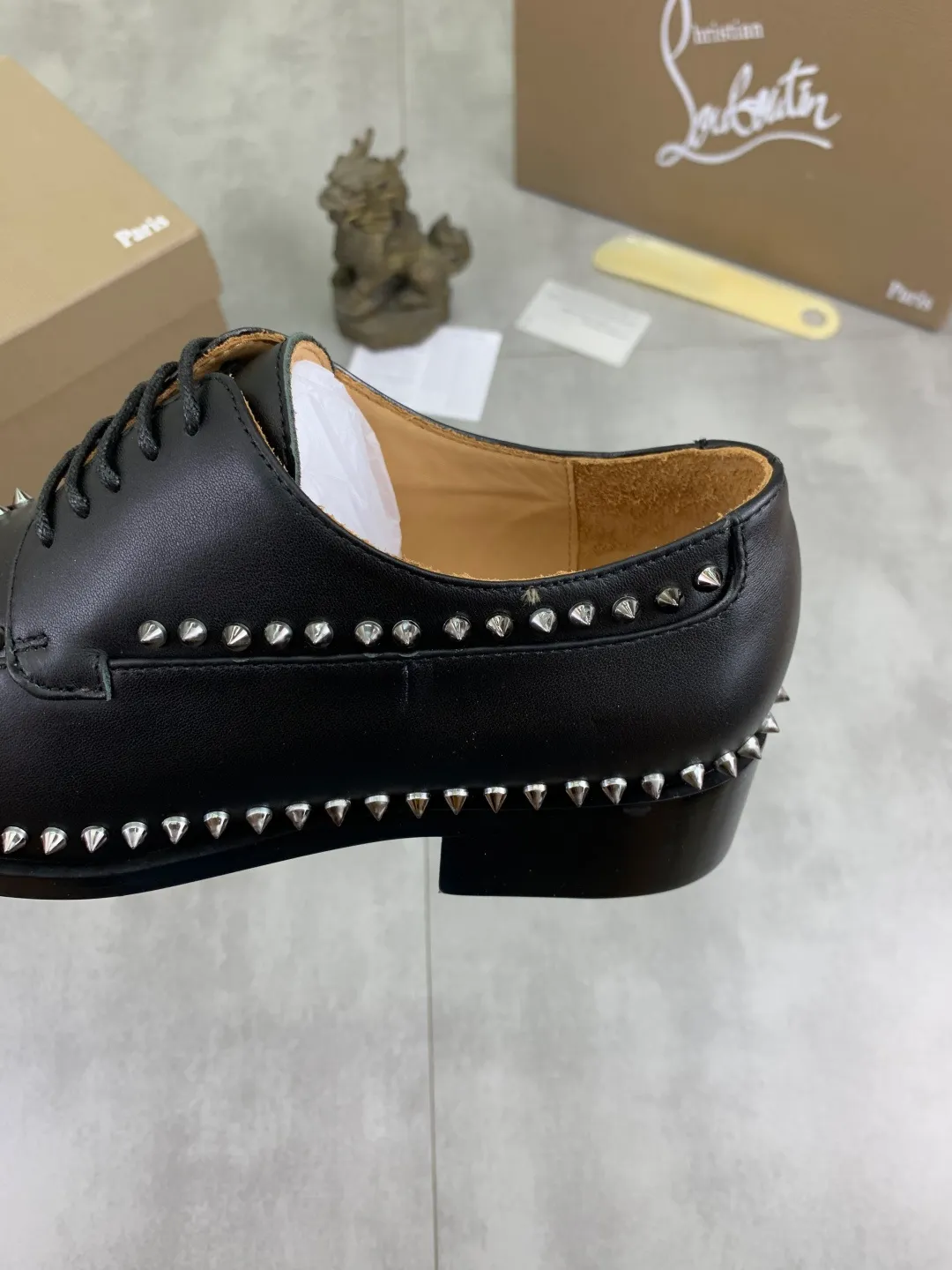 Men's shoes 💰P760 new style 💰high version 🇮🇹 CL red bottom series top purchasing original order series🔍🔍/🇮🇹Italian imported cowhide, imported genuine leather lining💪💪, completely 1⃣️ vs 1⃣️🇮🇹💪💪, ⚠Sole: The original sole provided by the original factory, the exclusive movable molded sole is super comfortable, ⚠Original factory follow-up goods, 🔍🔍high quality, you can come in and out at will, welcome to compare ⚠Size: 38-44 (45 46 can be customized)